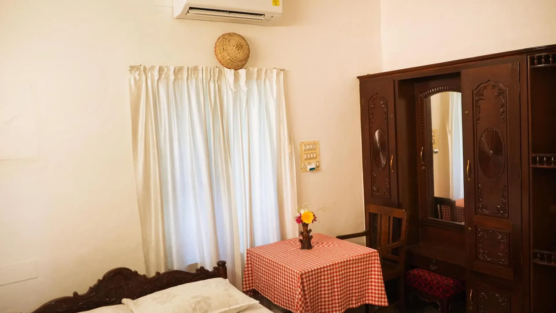 Mother Tree Inn Kochi